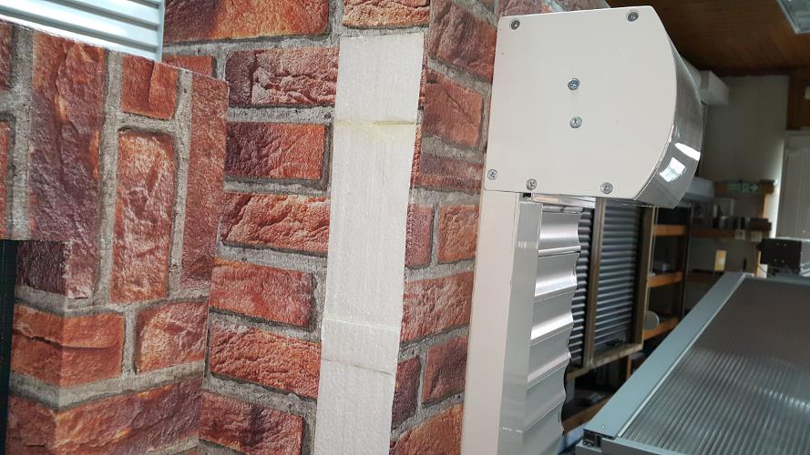 JVS Rulou pe fatada polistiren